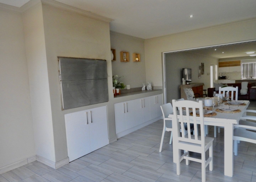 To Let 3 Bedroom Property for Rent in Aston Bay Eastern Cape